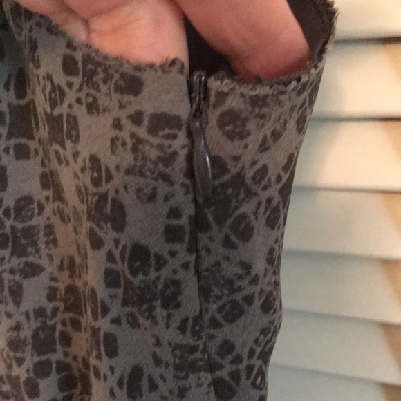 Simply Vera Vera Wang Sleeves Top size L Gray Jewel front detail Side zip Flowy - Picture 5 of 12